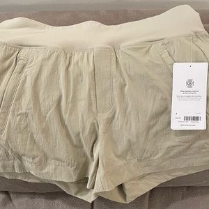 Athleta Trekkie North Short size 4